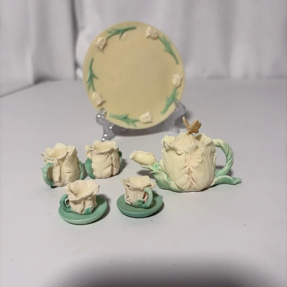 Unbranded miniature tea
